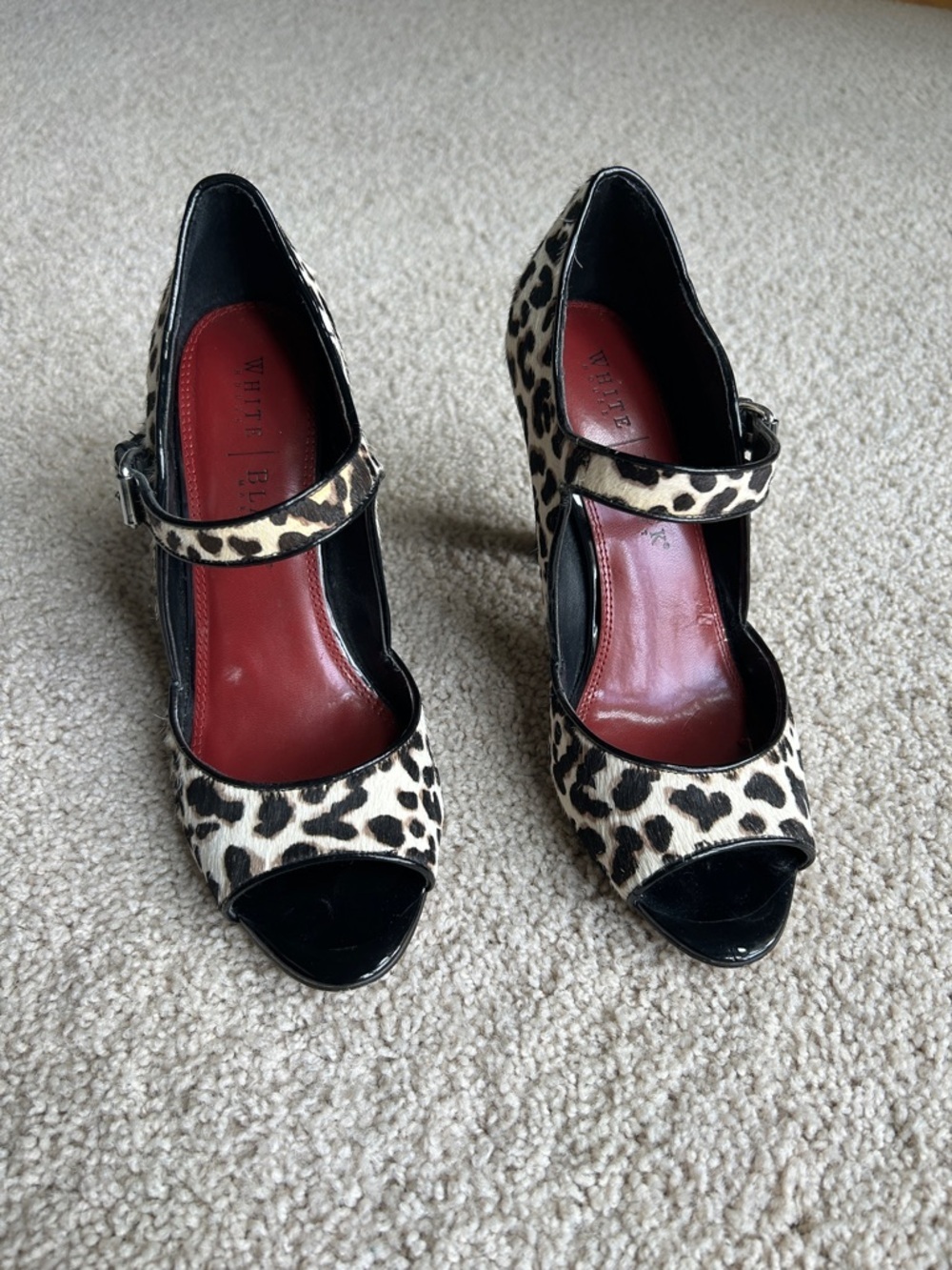 WHITE HOUSE BLACK MARKET OPEN TOE LEOPARD PRINT PONY HAIR HEELS